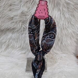 💙🔹️Sunday State🔹️ Blue Paisley Print 26x 26  Hair Or  Bag Scarf